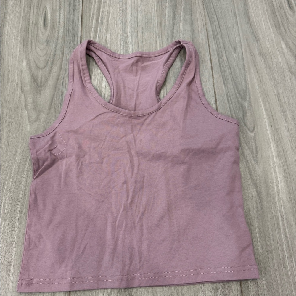 Size medium, purple tank top! Comfy and cute! Never worn, excellent condition!